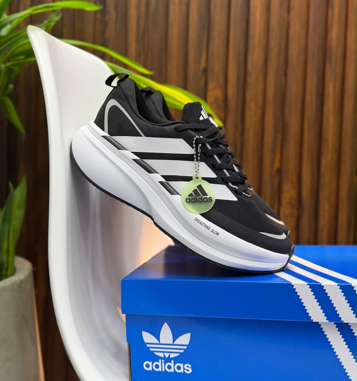 ADIDAS DREAMSTRIKE NEGRO Y BLANCO