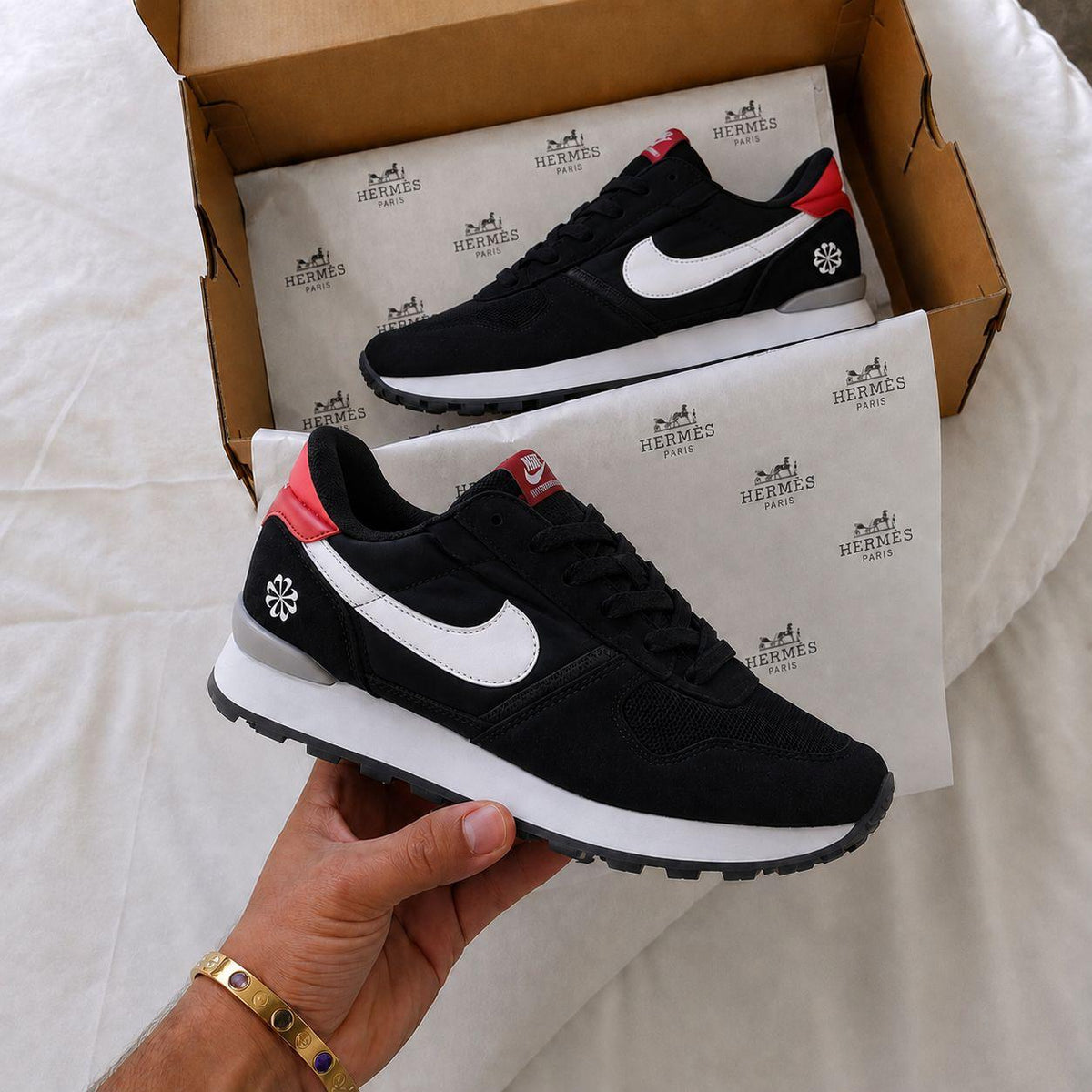NIKE INTERNACIONAL NEGRO Y ROJO