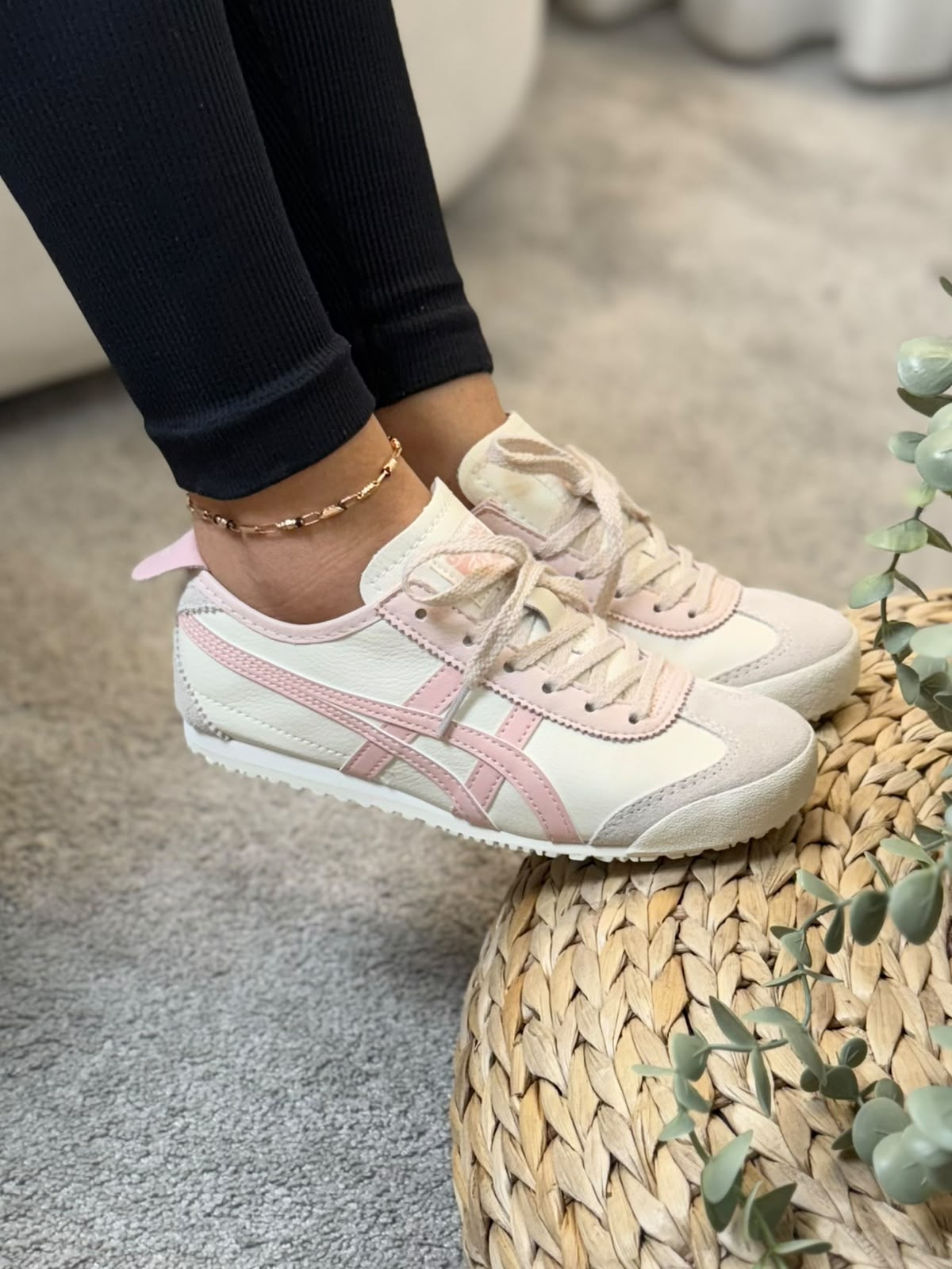 ONITSUKA TIGER BLANCO Y ROSADO