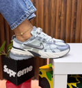 NIKE V2K PLATEADO